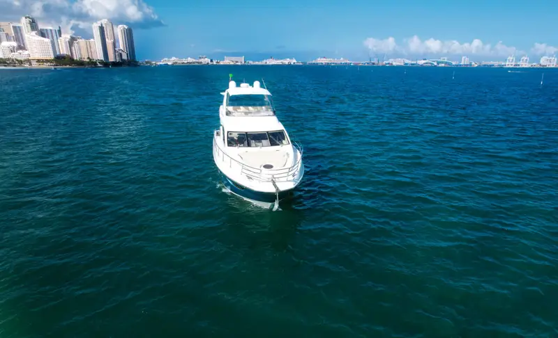 60' Azimut Flybridge Supreme - $3,500