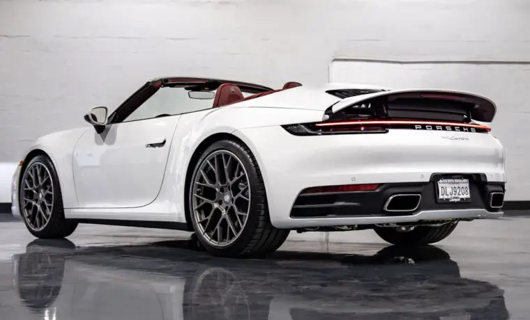 Porsche 911 Carrera 4S – White on Red