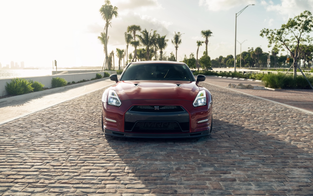 Nissan GTR R-35 - Red on Black 