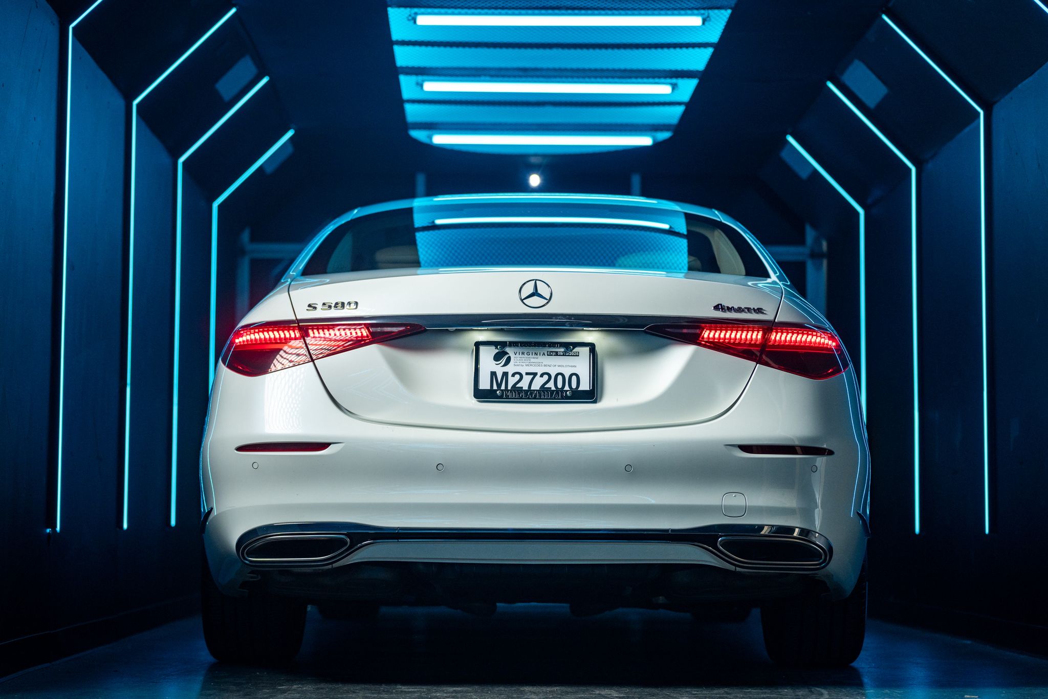 Mercedes Benz S580 - Diamond White on Macchiato Beige