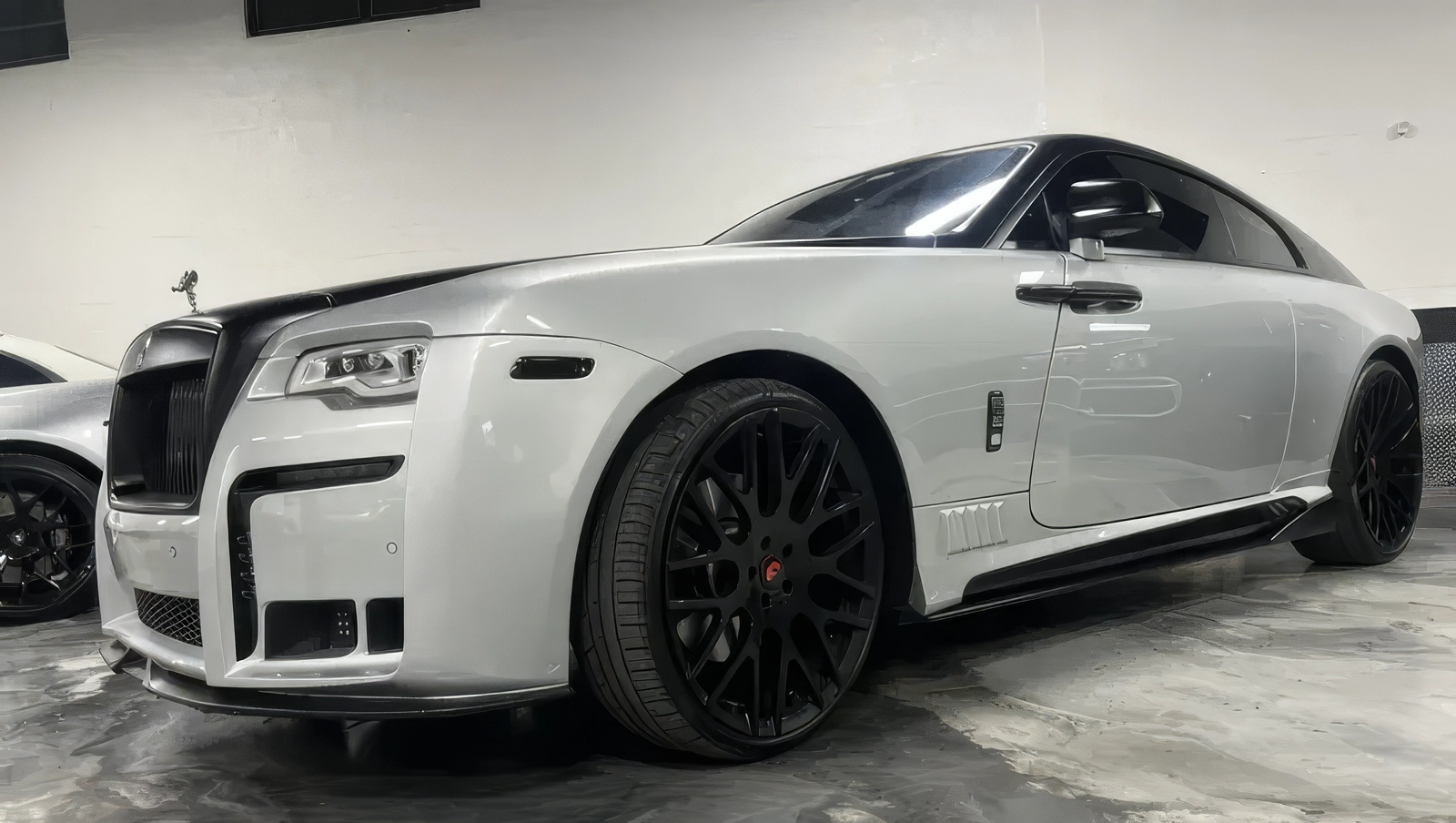 Rolls-Royce Wraith – Arctic White over Satin Black on Black
