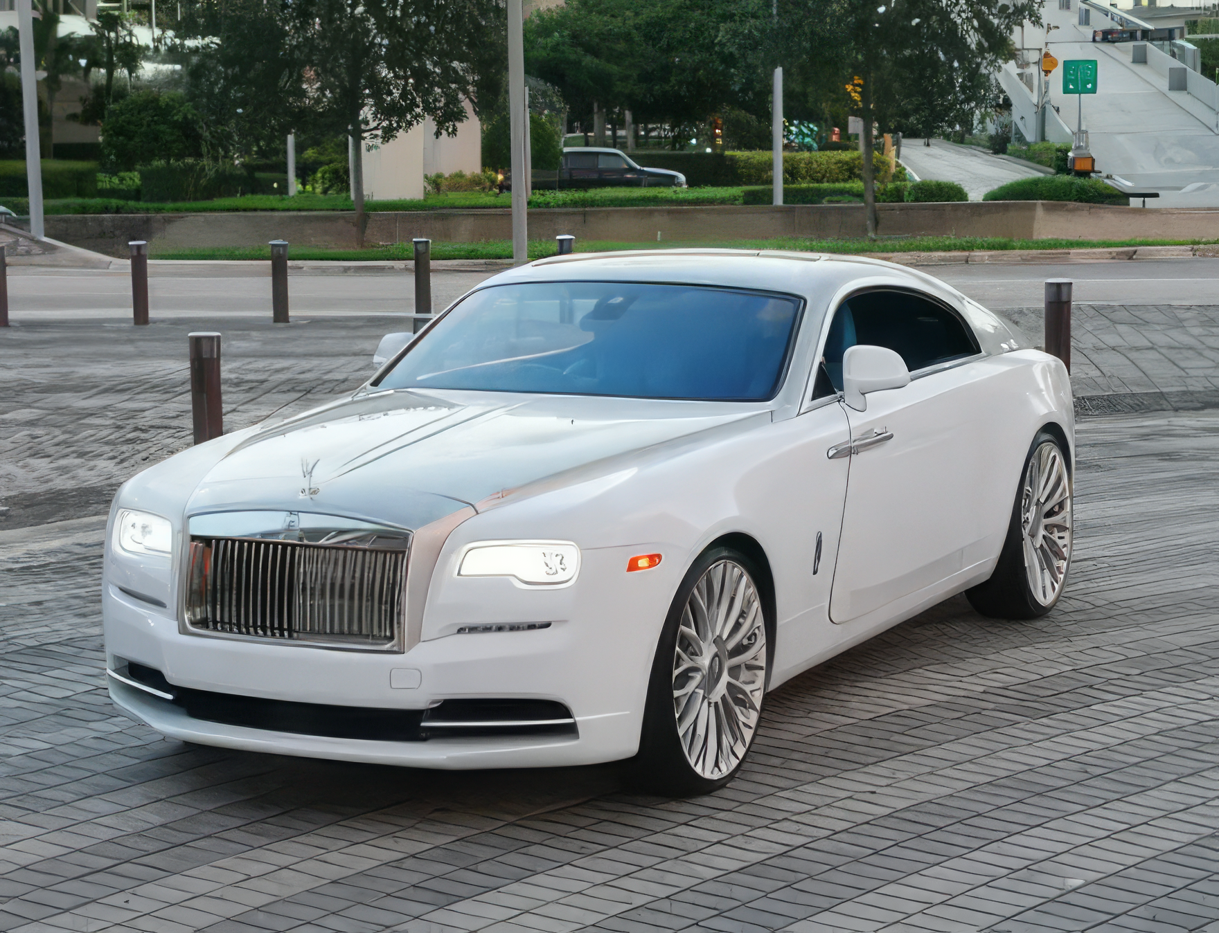 Rolls-Royce Wraith – Arctic White over Diamond Silver on Turquoise over Arctic White & Black