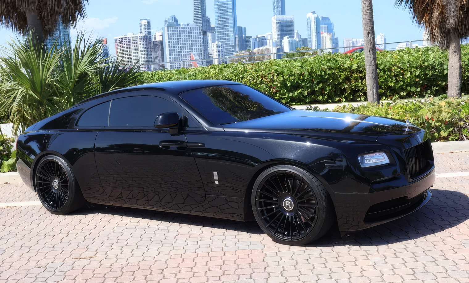 Rolls-Royce Wraith – Gloss Black on Black