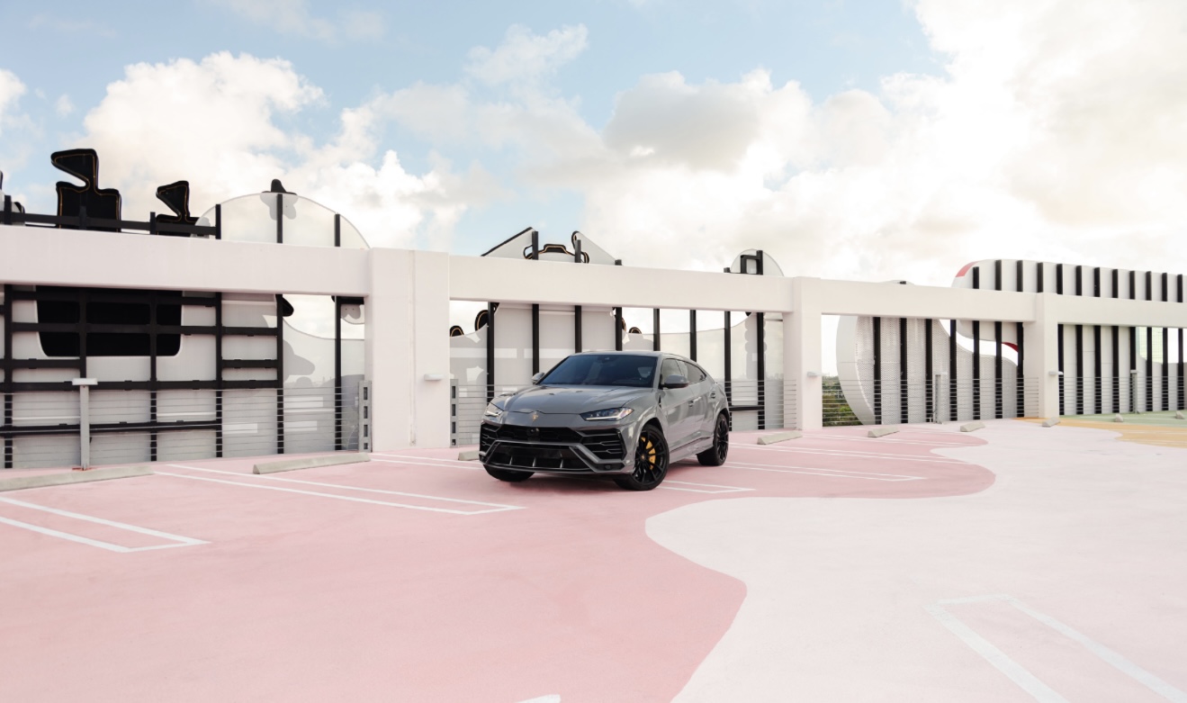 Lamborghini Urus - Grey on Black