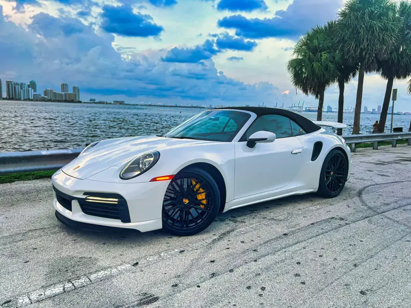 Porsche 911 Turbo S – White on Red