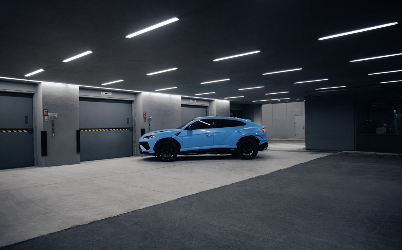 Lamborghini Urus S - Light Blue on Black & White