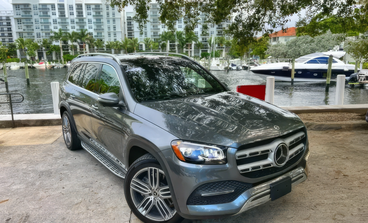 Mercedes-Benz GLS 450 – Selenite Grey Metallic on Black