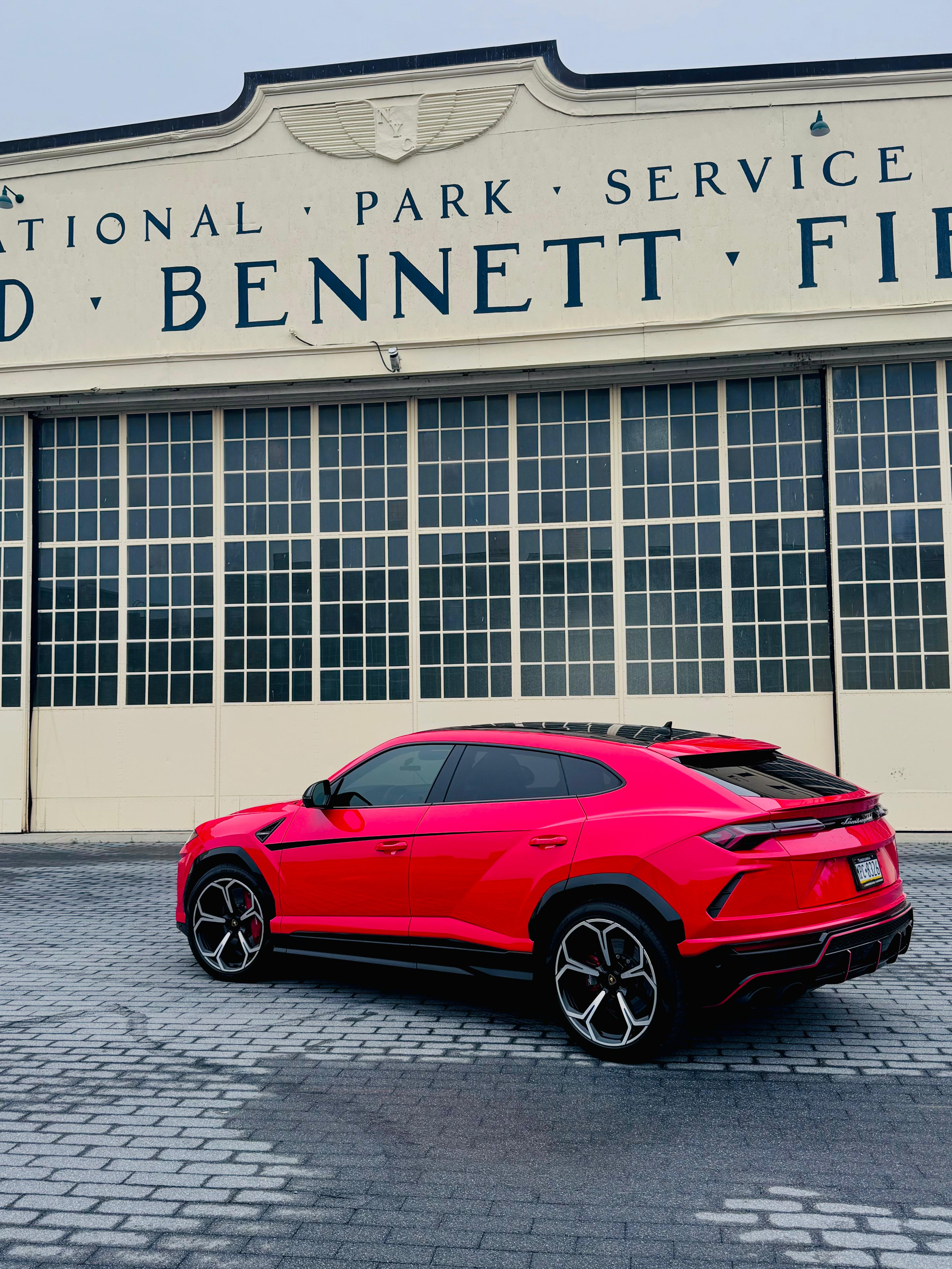 Lamborghini Urus - Red on Black & Red