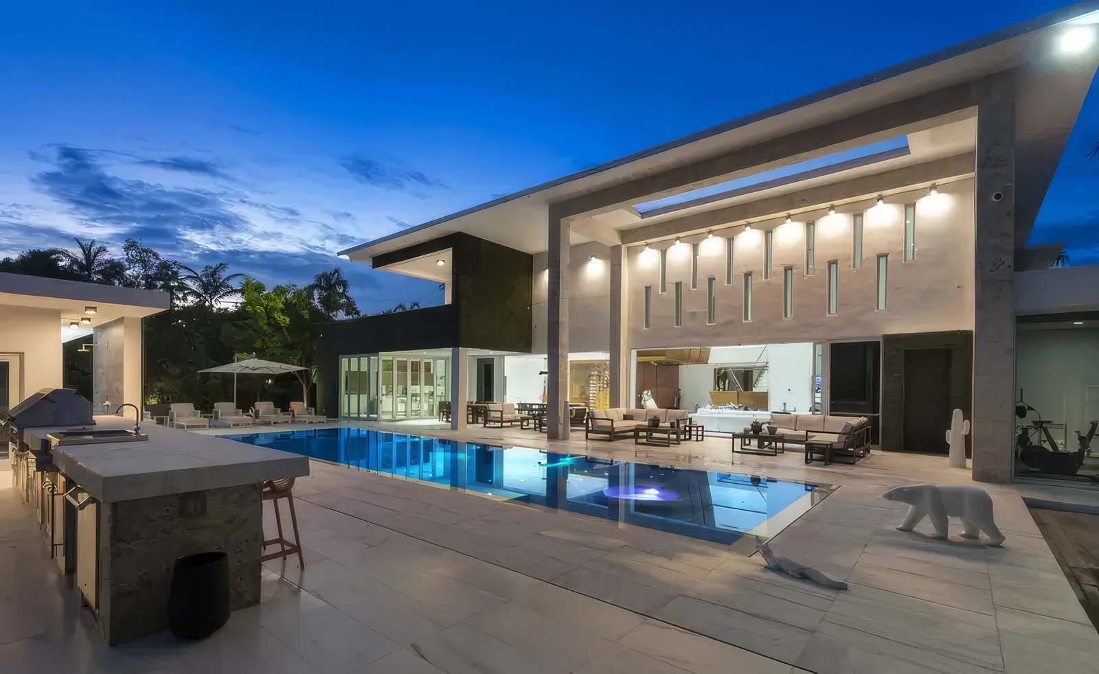 Villa Crest - $2,400