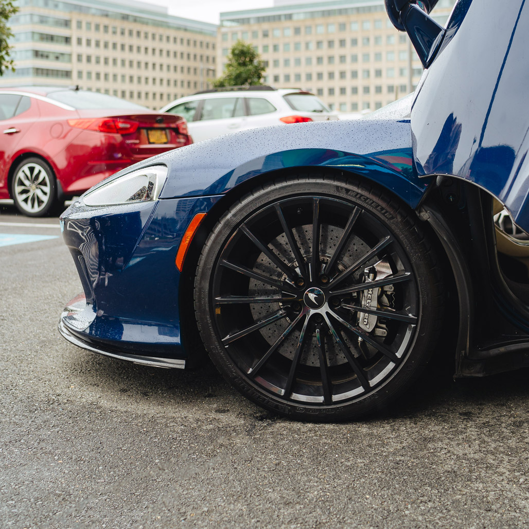 McLaren GT — Aurora Blue on Porcelain & Jet Black