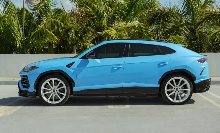 Lamborghini Urus – Light Blue on White & Black