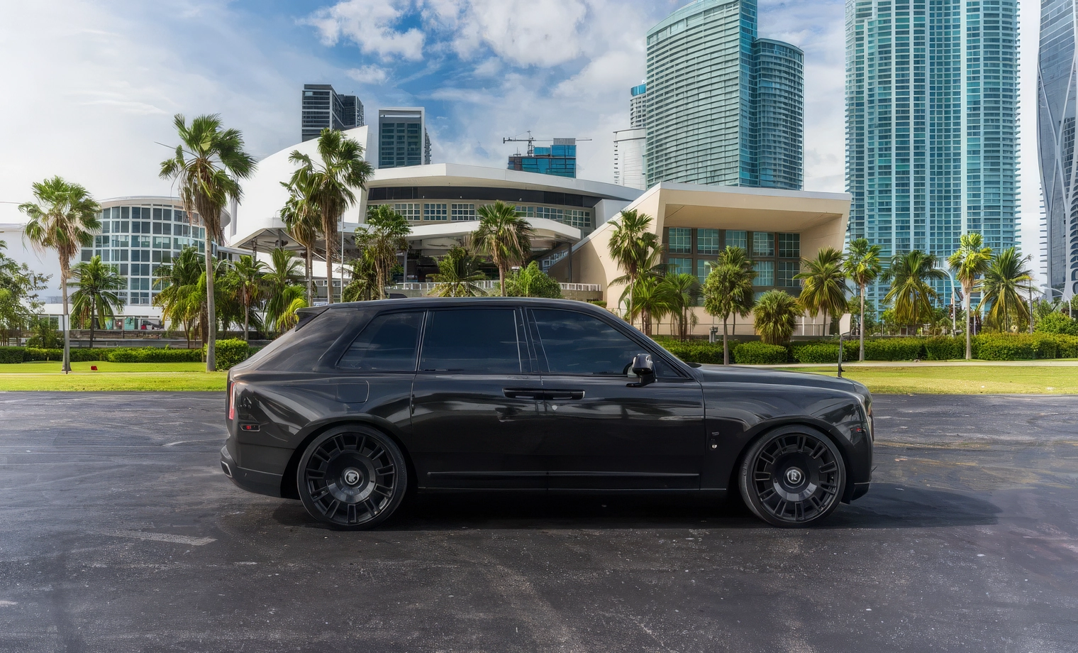 Rolls-Royce Cullinan — Black Diamond on Mugello Red & Black
