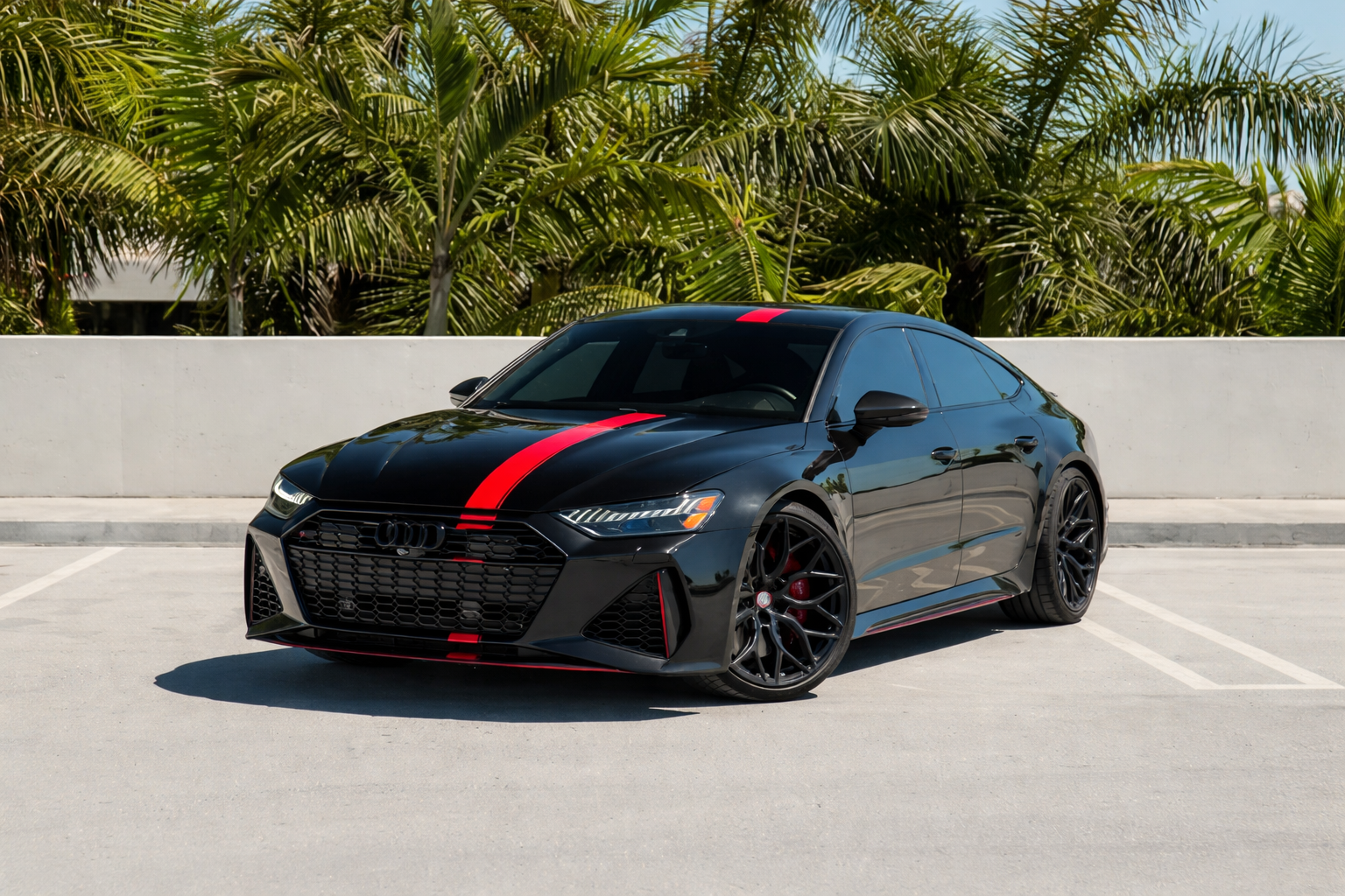 Audi RS7 – Mythos Black Metallic on Beige