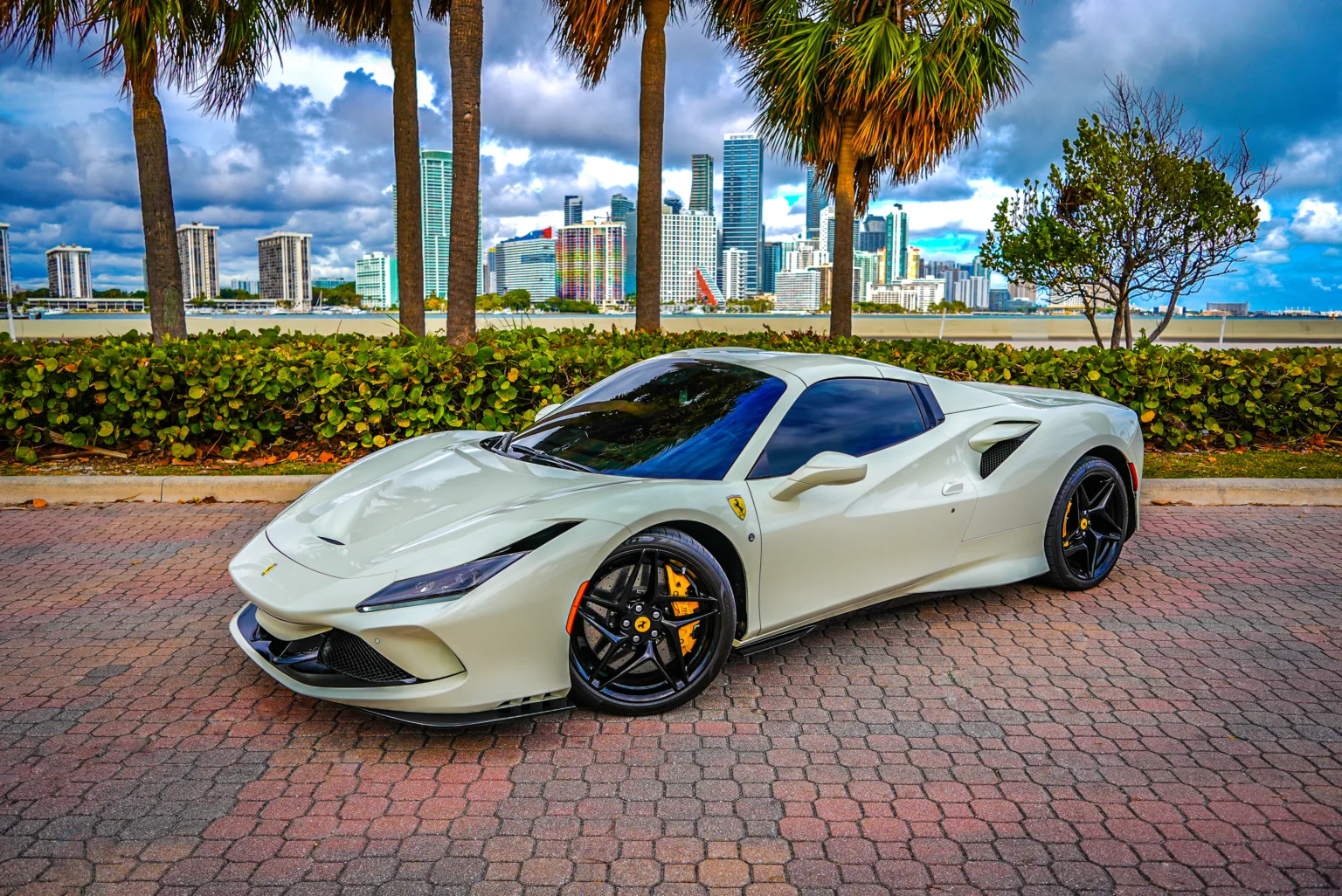 Ferrari F8 Spider — White on Black
