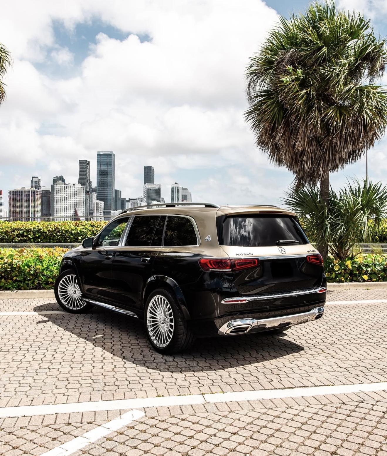 Maybach GLS600 - Kalahari Gold over Obsidian Black on Black