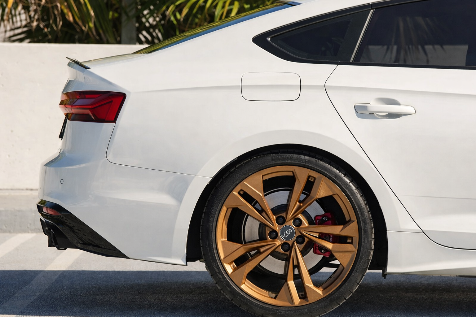 Audi S5 – Glacier White Metallic on Magma Red