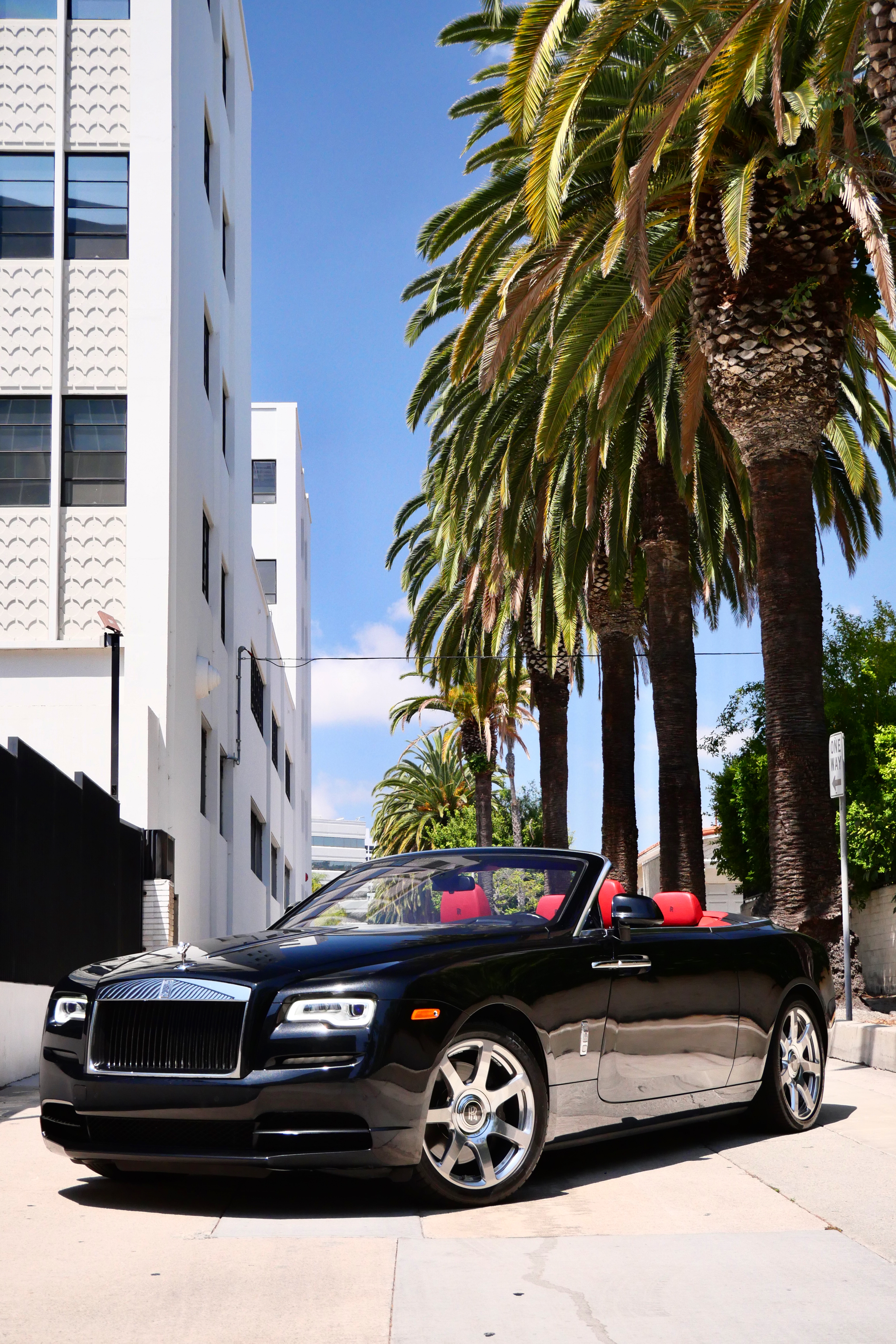 Rolls-Royce Dawn – Black on Red