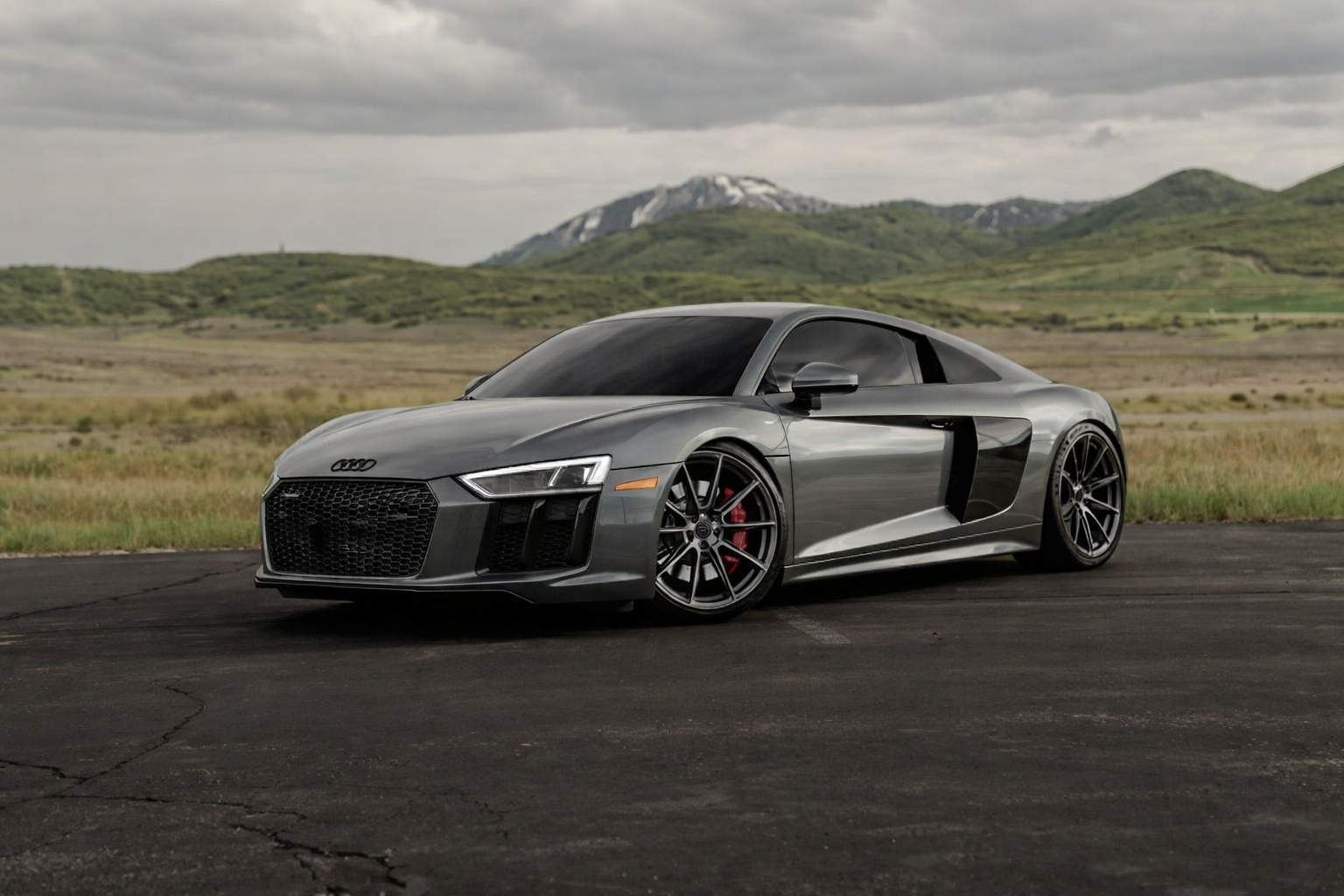Audi R8 – Daytona Gray Pearl on Black