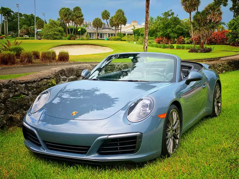 Porsche 911 Carrera Cabriolet – Gray on Black