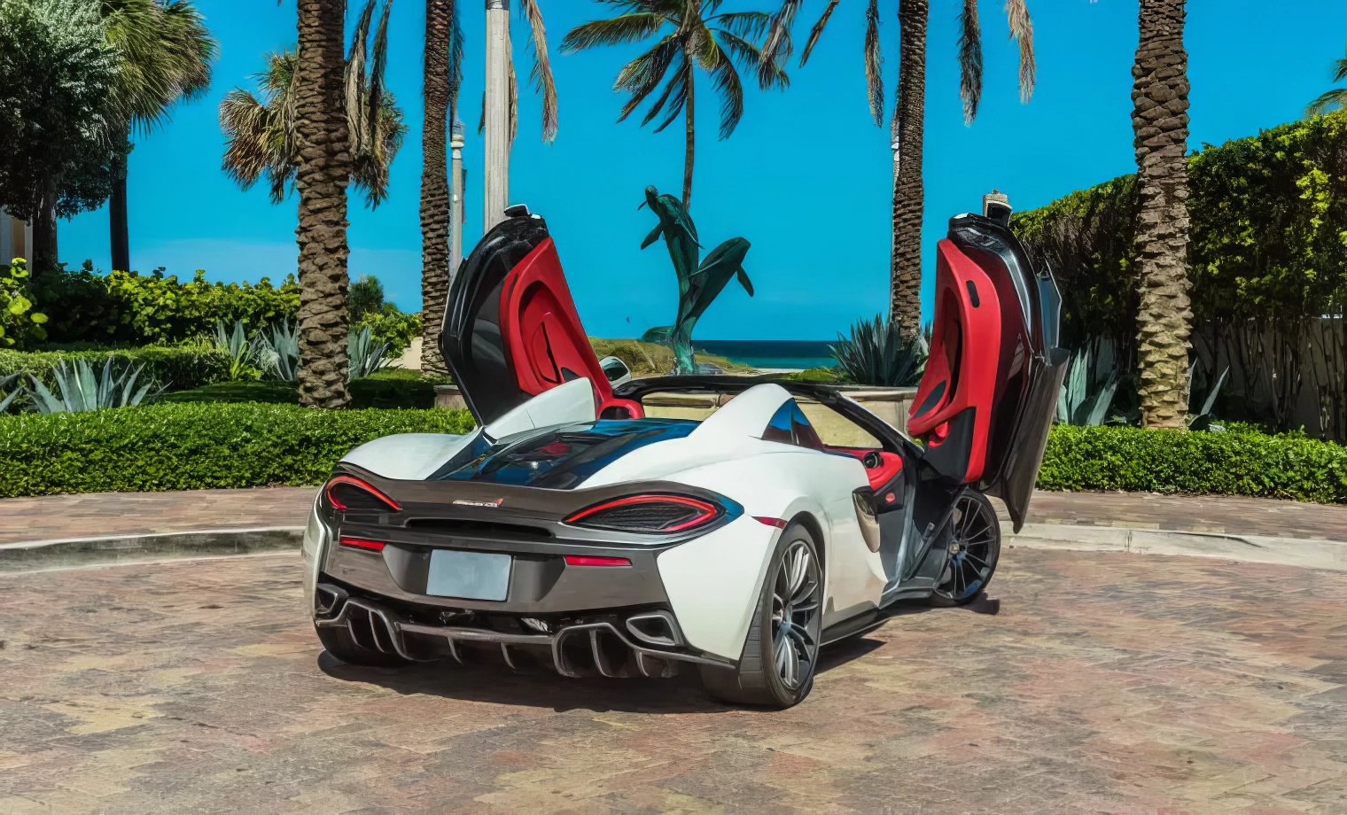 McLaren 570S Spider – Silica White on Carmine Red