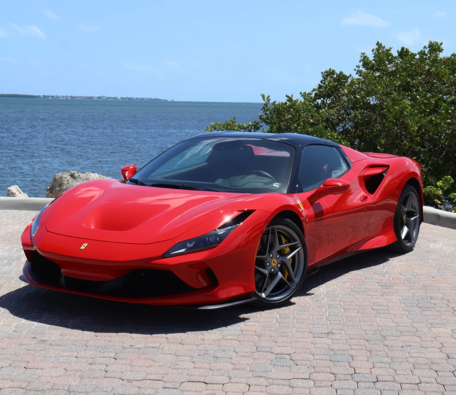 Ferrari F8 Spider — Rossa Corsa on Nero (Ferrari Red on Black)