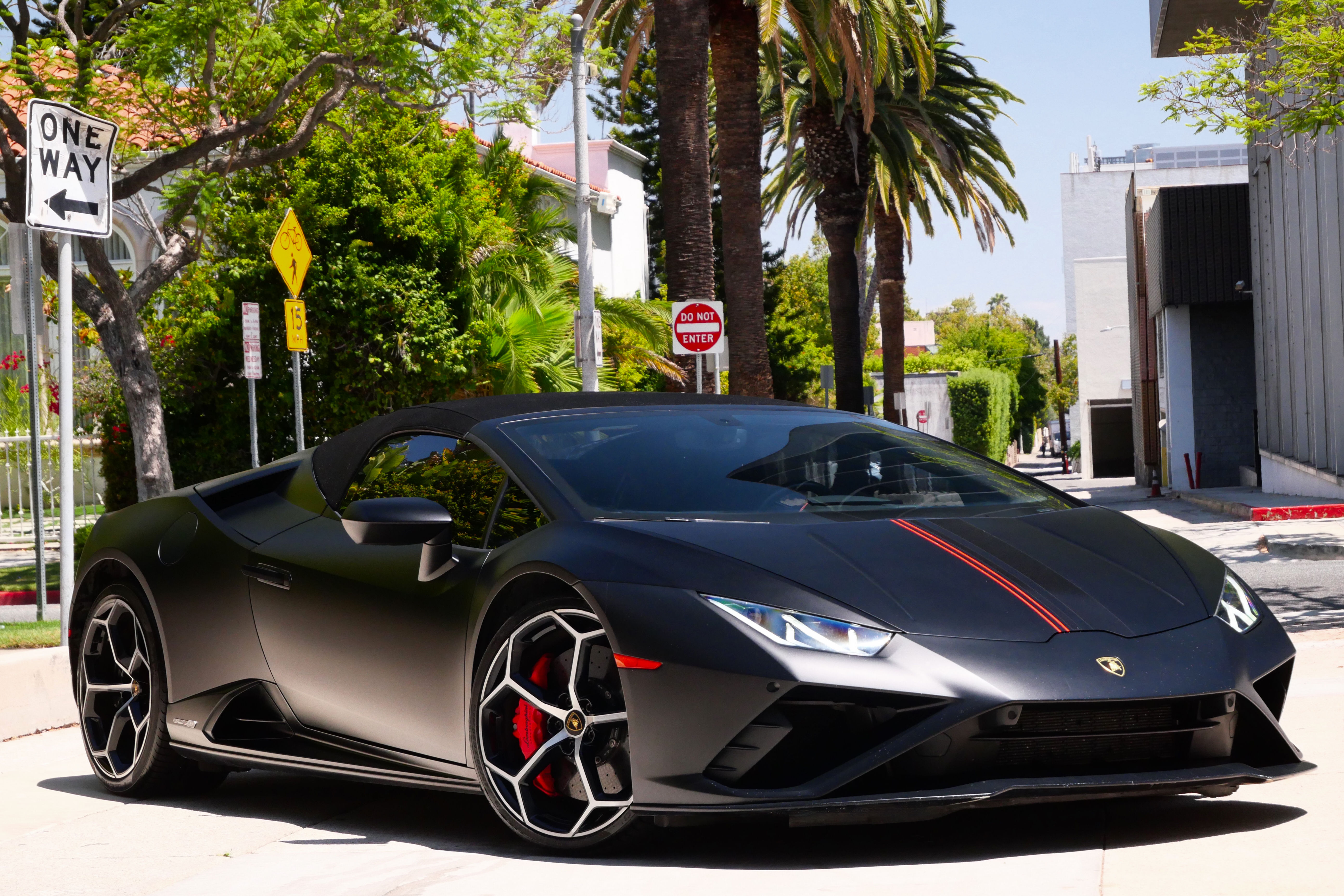 Lamborghini Huracán Evo Spyder – Black on Black & Red