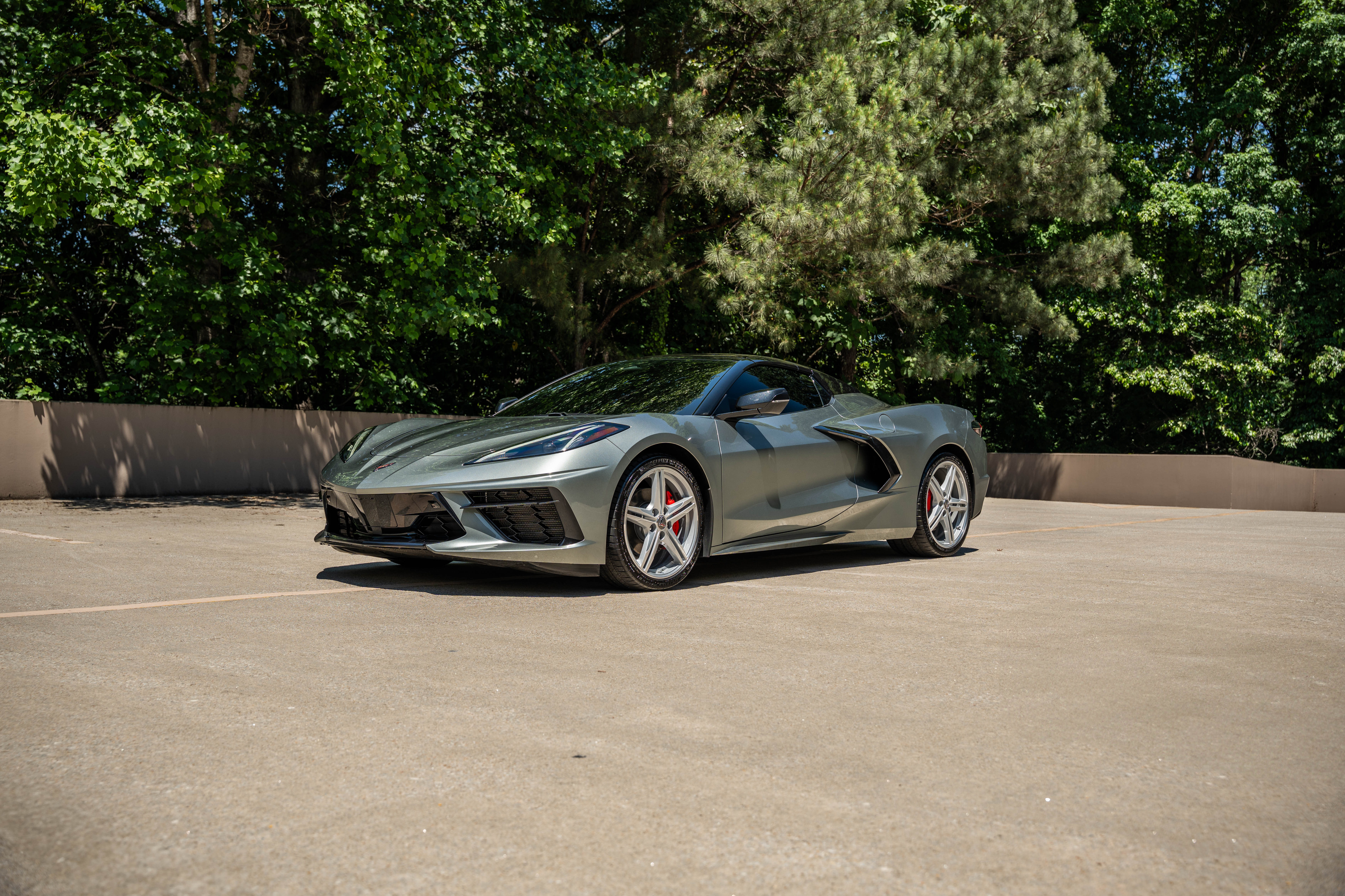 Chevrolet Corvette C8 Stingray 2LT Coupe - Hypersonic Gray Metallic on Adrenaline Red & Jet Black
