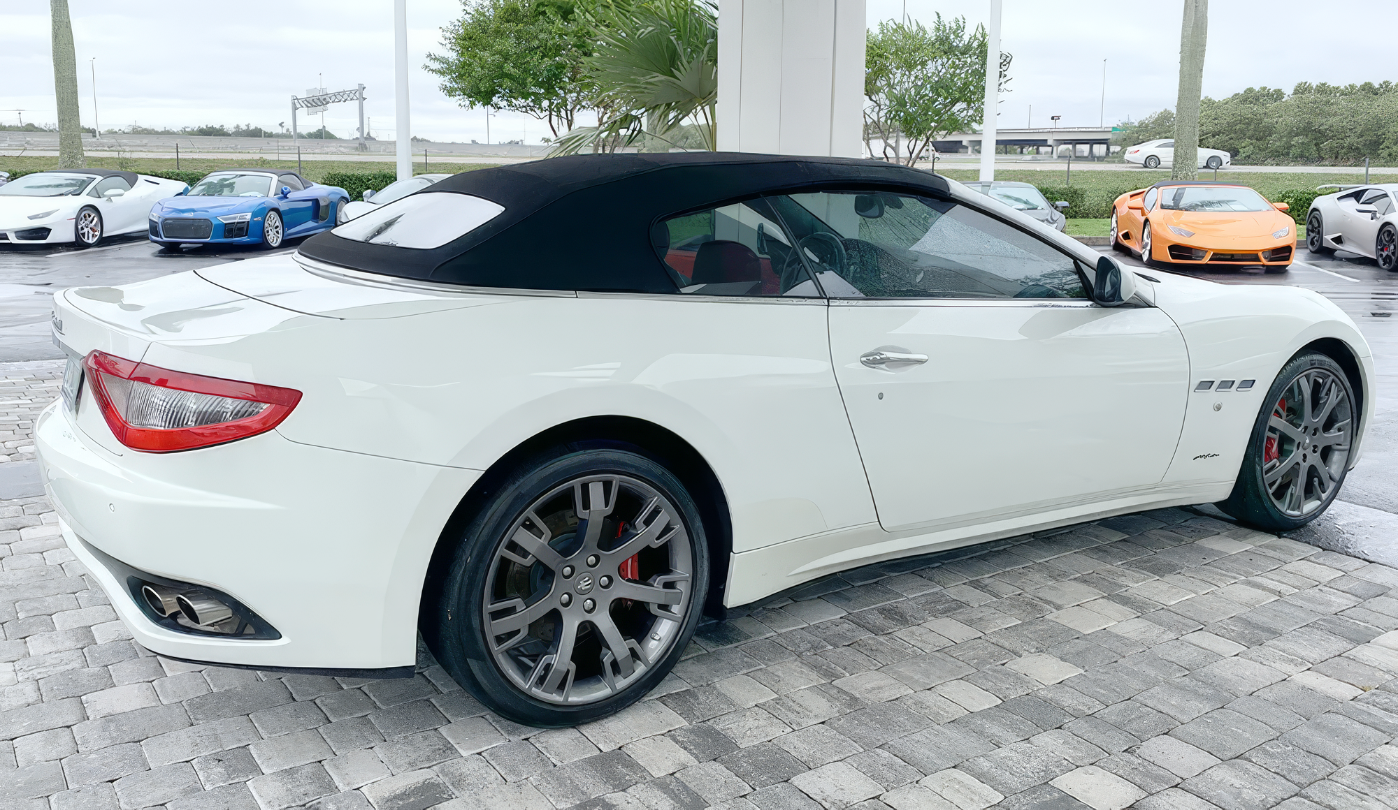 Maserati GranCabrio - Bianco Eldorado on Rosso & Nero (Pearl White on Red & Black)