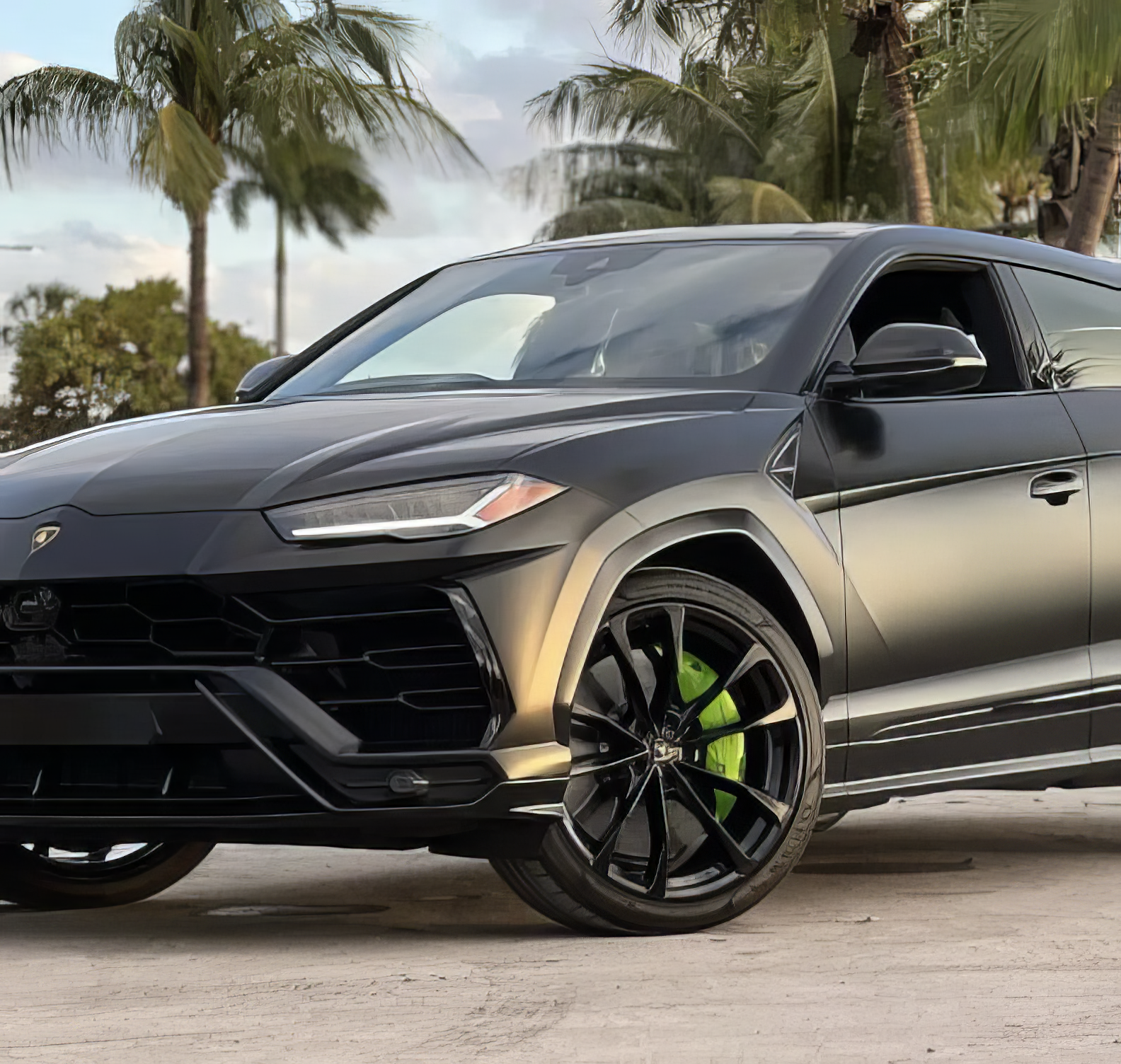Lamborghini Urus - Nero Nemesis on Verde Scandal (Matte Black on Lime Green)