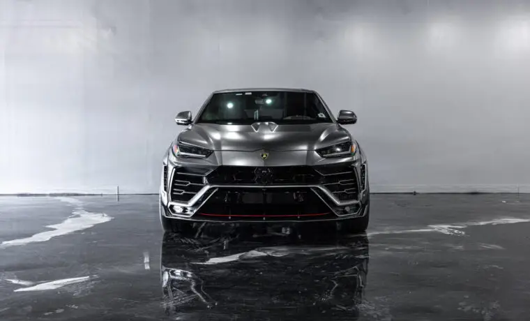Lamborghini Urus Wide Body – Gray on Black
