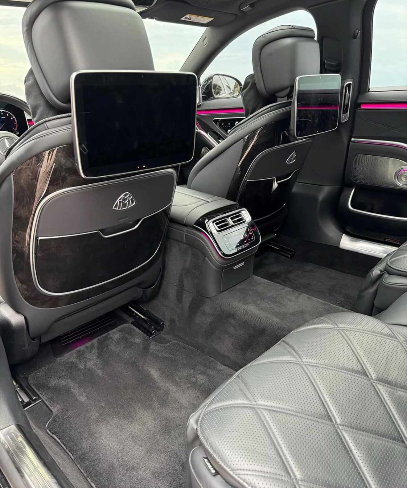 Maybach S580 Sedan - Black on Black
