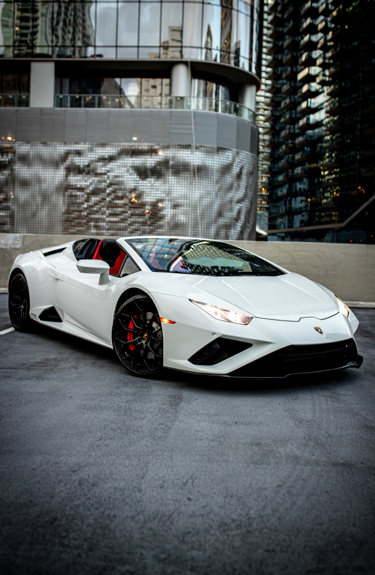 Lamborghini Huracán Evo Spyder - White on Red & Black