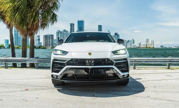 Lamborghini Urus – White on Red