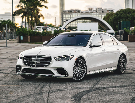 Mercedes-Benz S580 – White on Peanut Butter