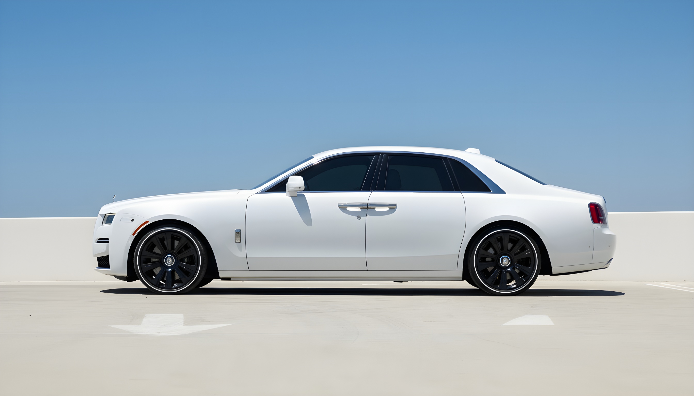 Rolls-Royce Ghost Black Badge - Arctic White on Black