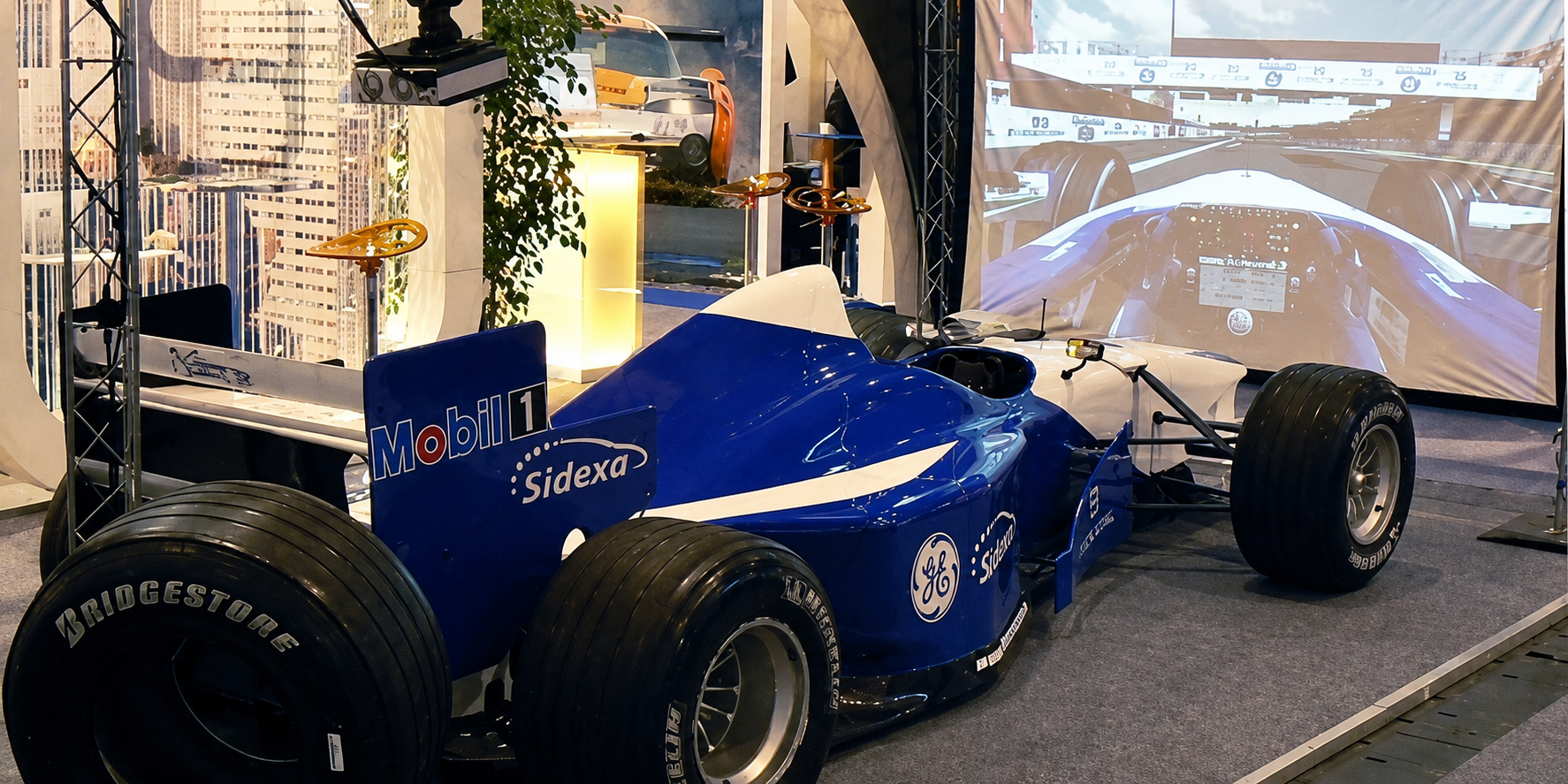 F1 Simulator & Motorsport Atmosphere