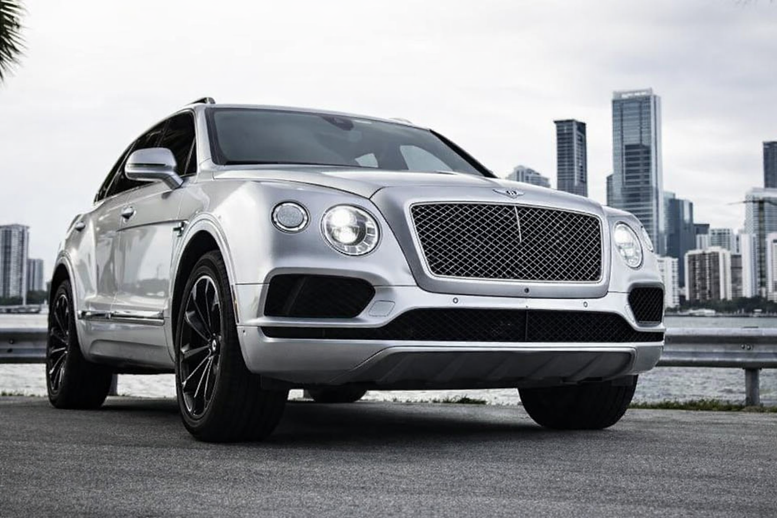Bentley Bentayga – Moonbeam on Beluga