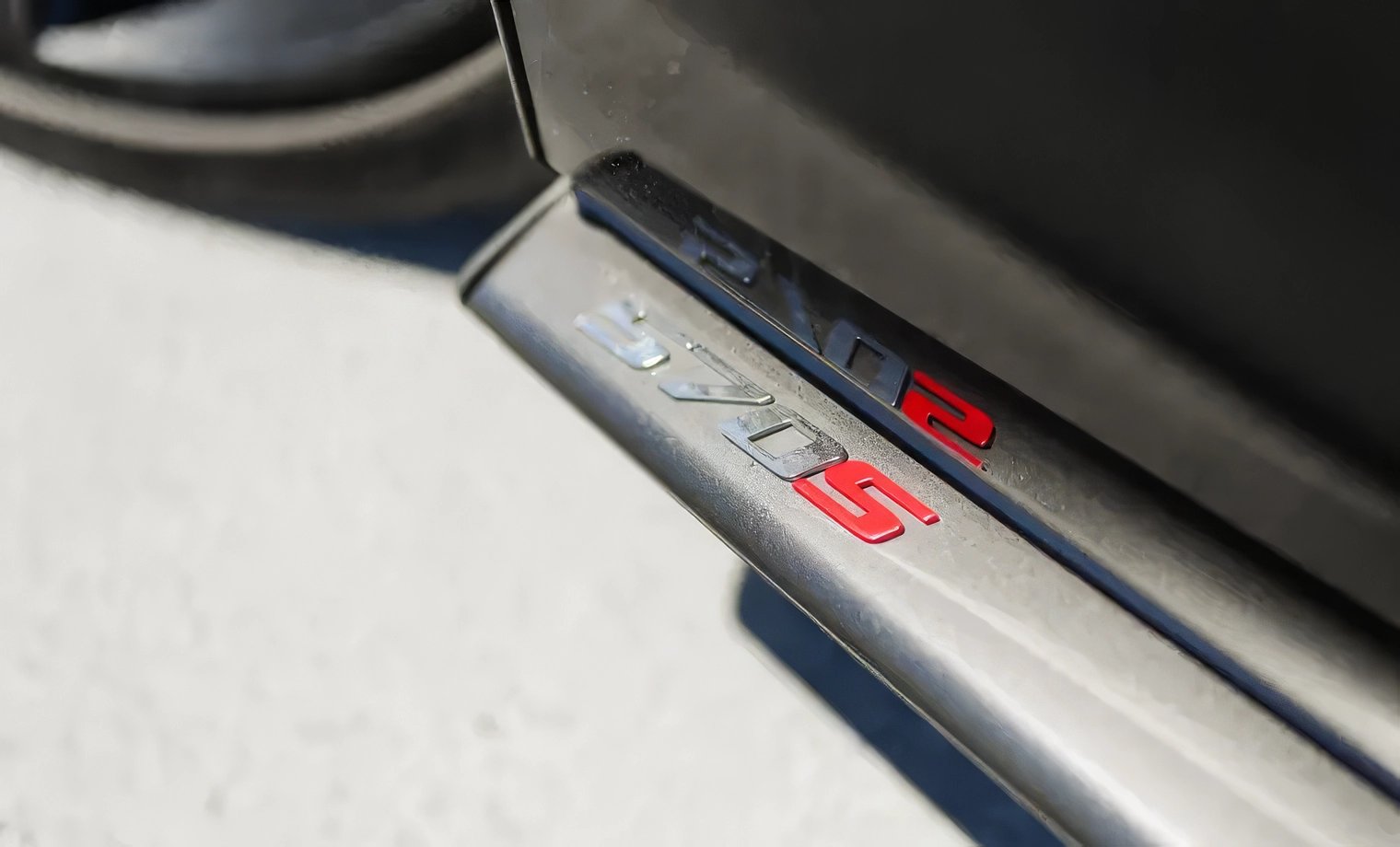 McLaren 570S – McLaren Abyss Black on Harissa Red