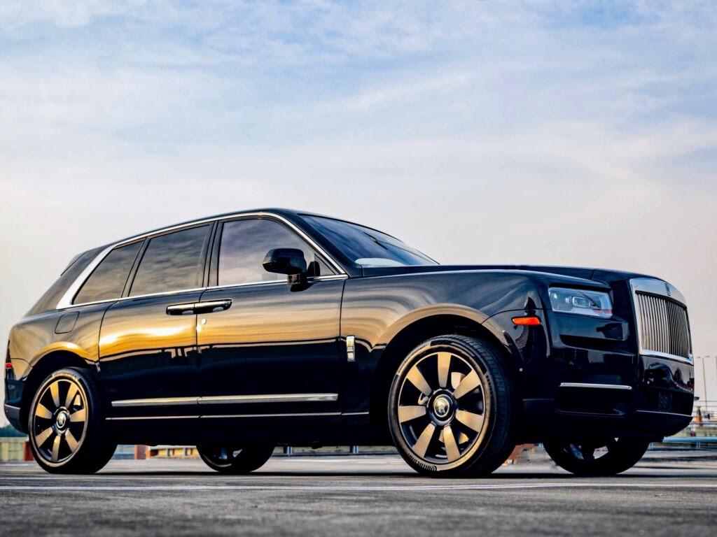 Rolls-Royce Cullinan - Diamond Black on Mugello Red & Black