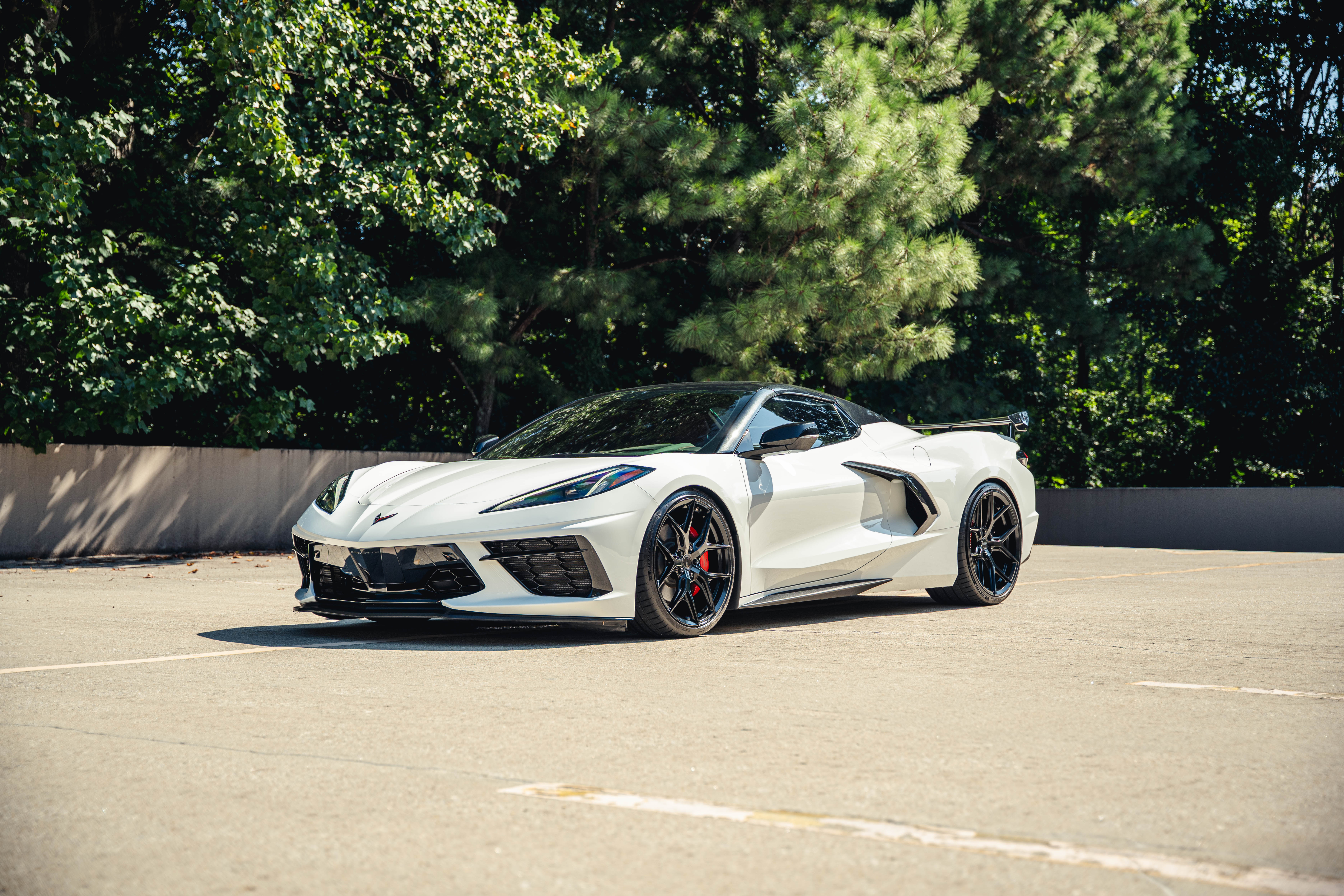 Chevrolet Corvette C8 Stingray 2LT Coupe - Arctic White on Adrenaline Red & Jet Black