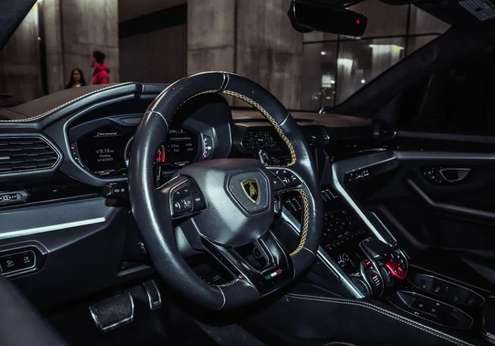 Lamborghini Urus - Gloss Black on Black