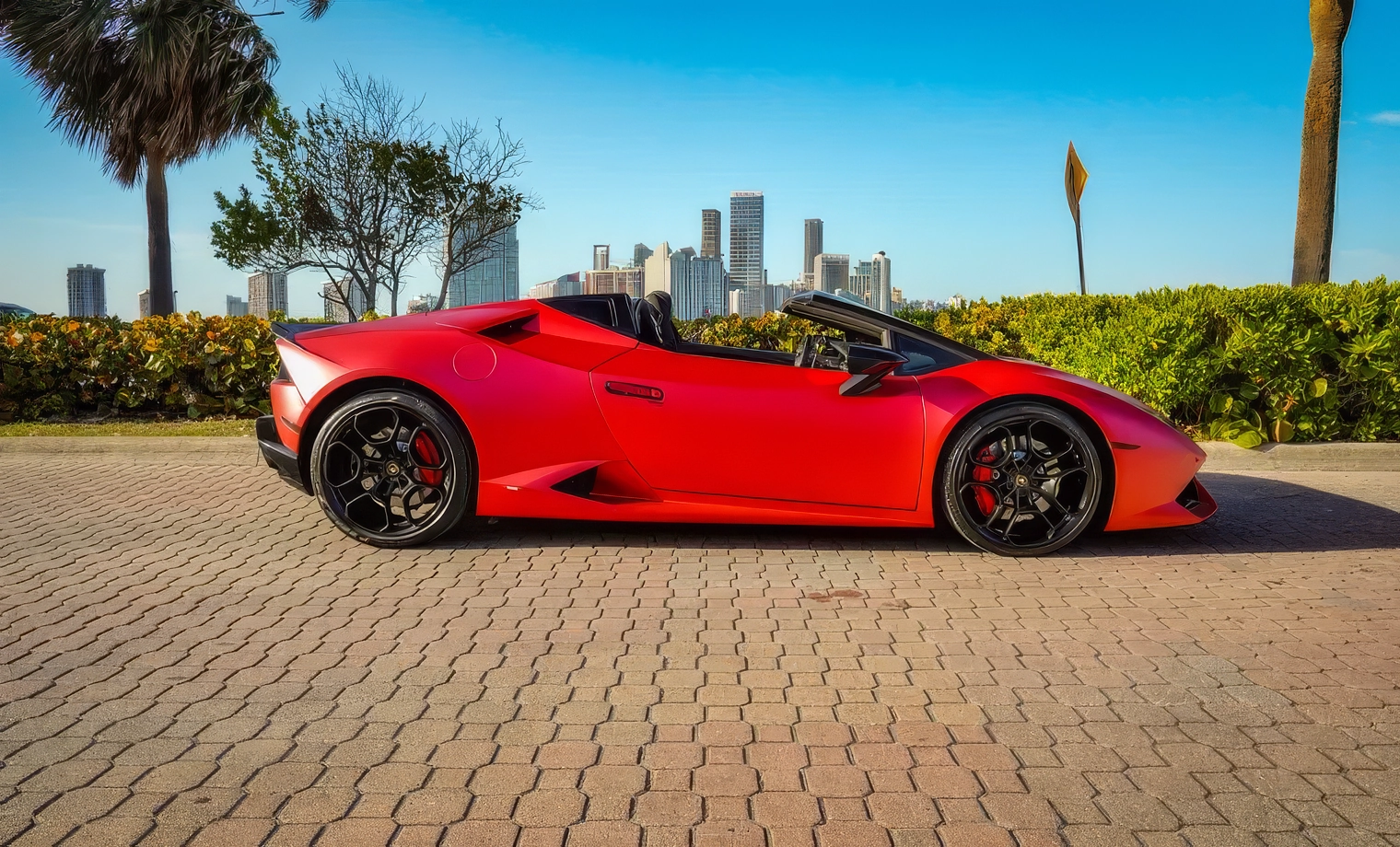 Lamborghini Huracan Spyder – Rosso Mars on Nero (Matte Red on Black)