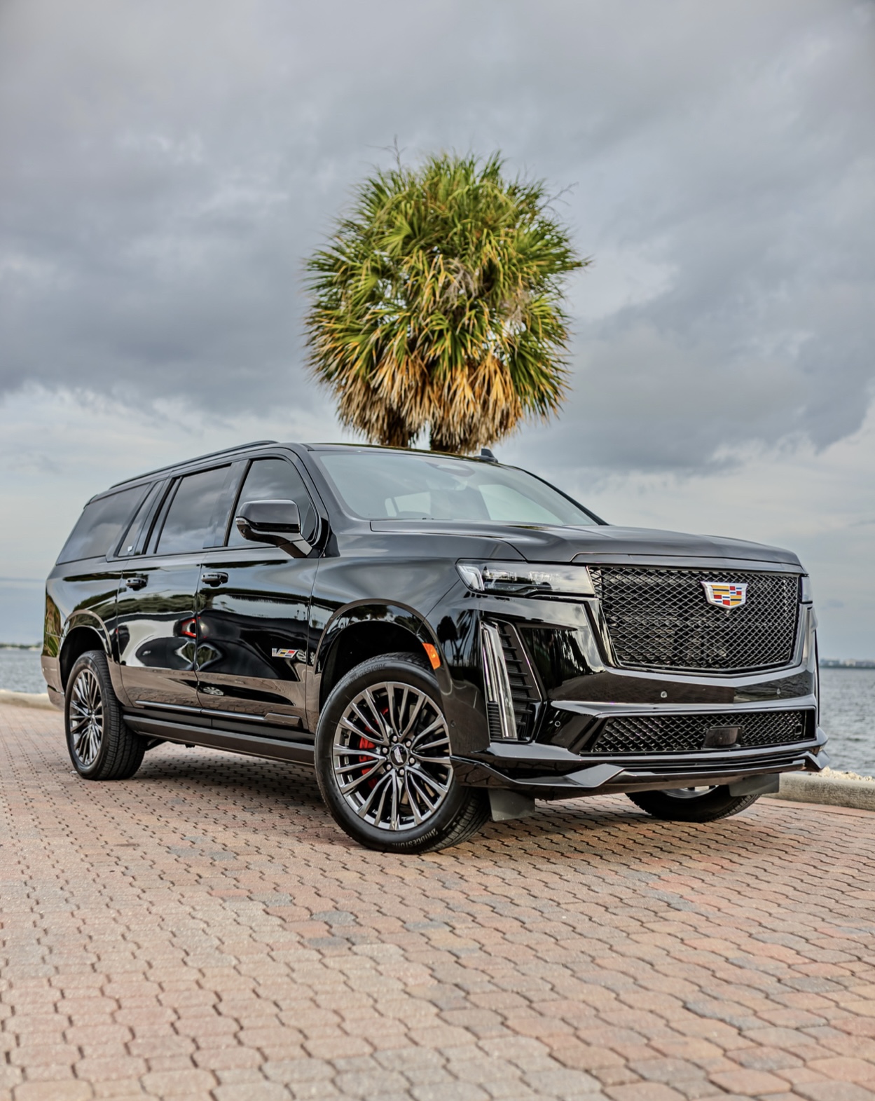 Cadillac Escalade V - Black on Black 