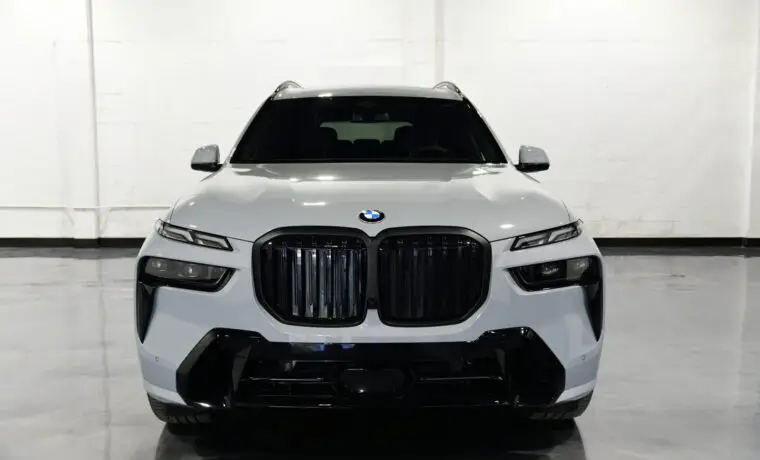 BMW X7 M – Gray on Black