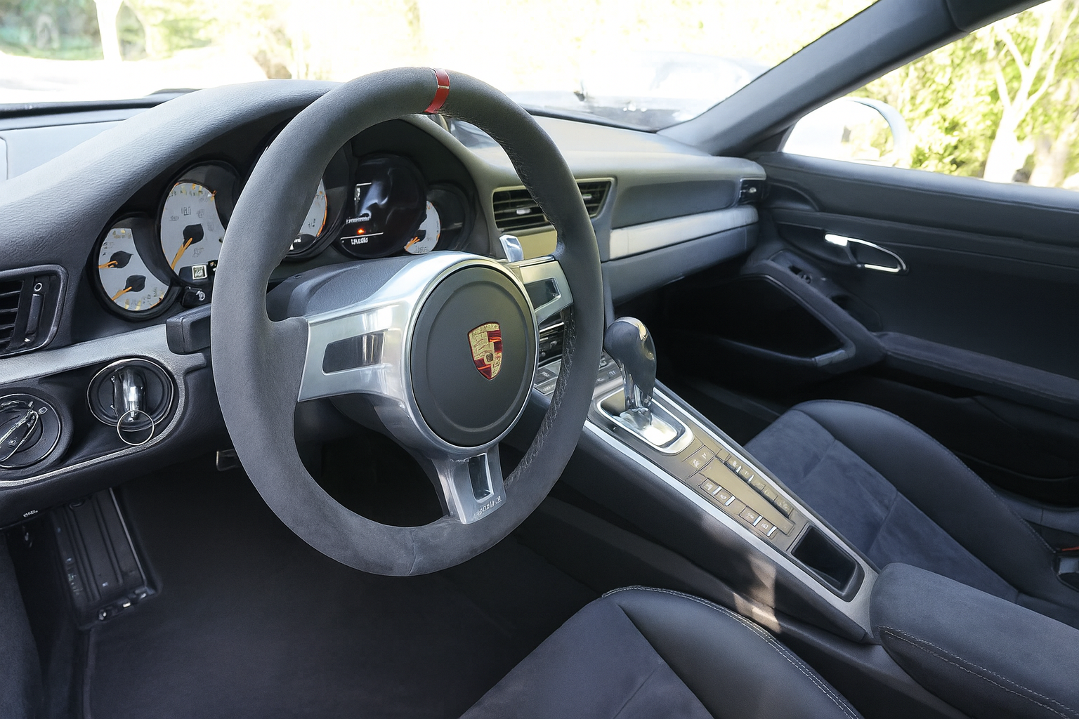 Porsche 911 GT3 (991.1) - Carrara White Metallic on Black