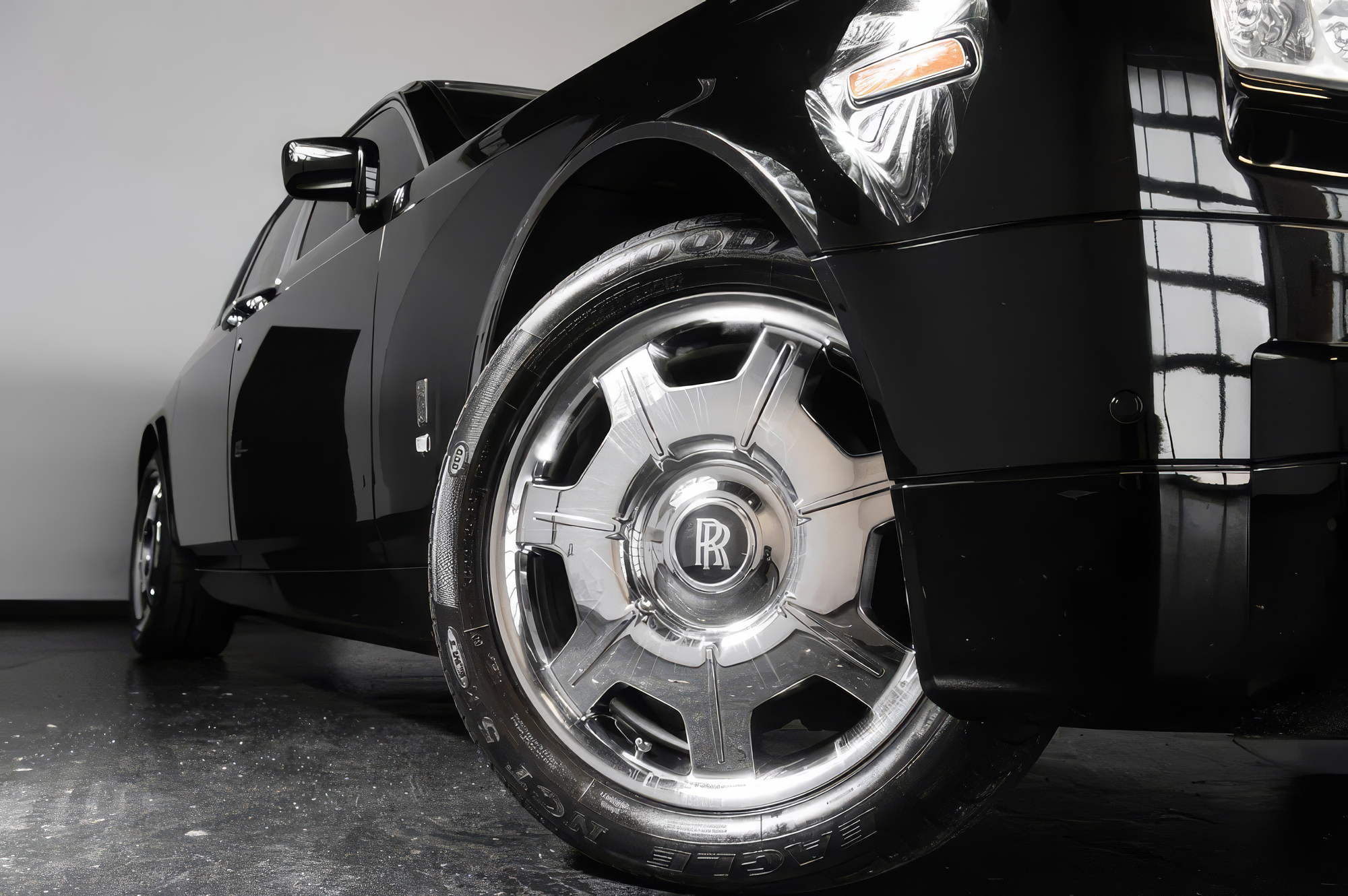Rolls-Royce Phantom - Diamond Black