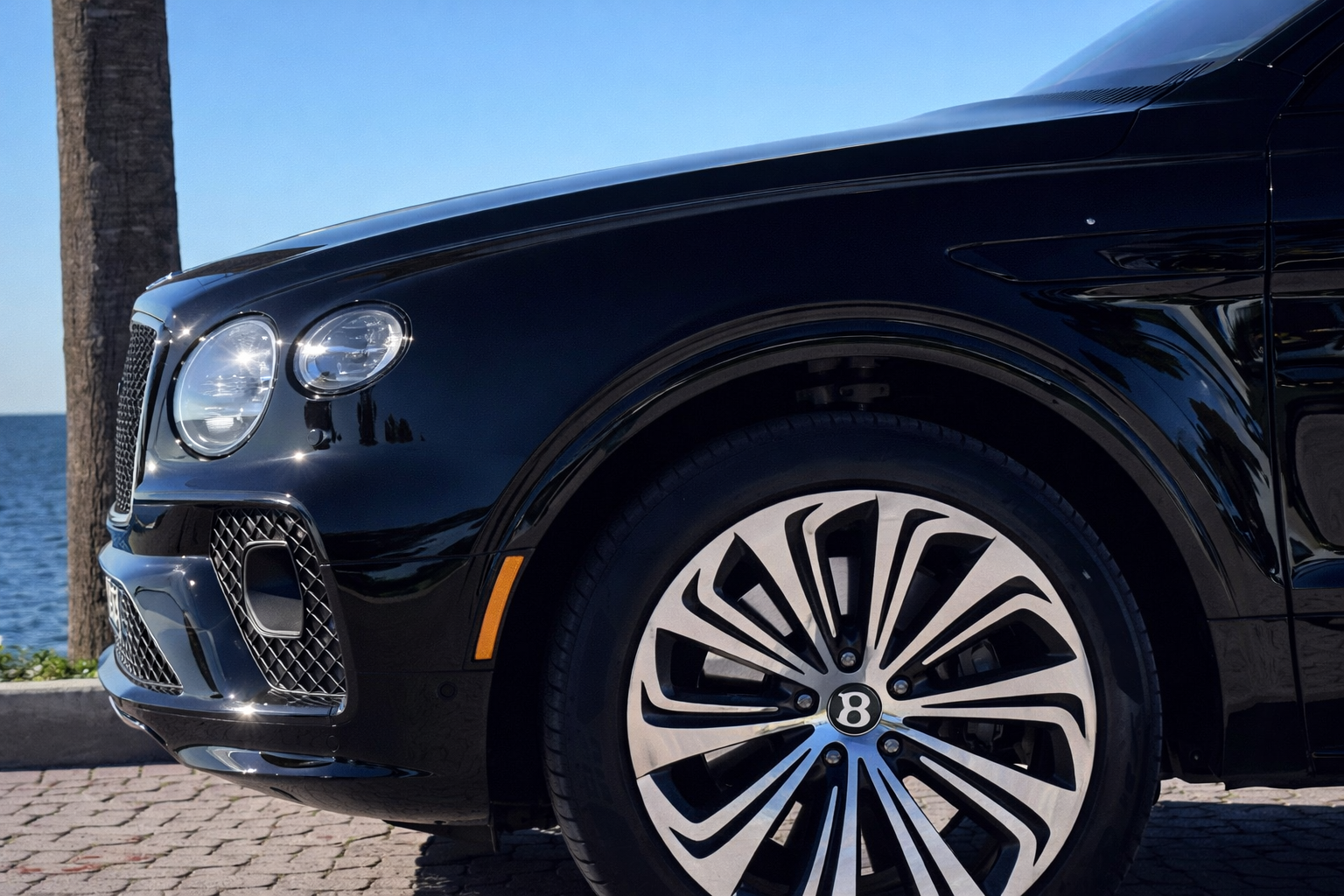 Bentley Bentayga – Onyx Black on Hotspur
