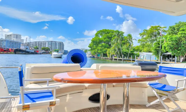 65' Azimut Flybridge "La Dolce Vita" - $4,000