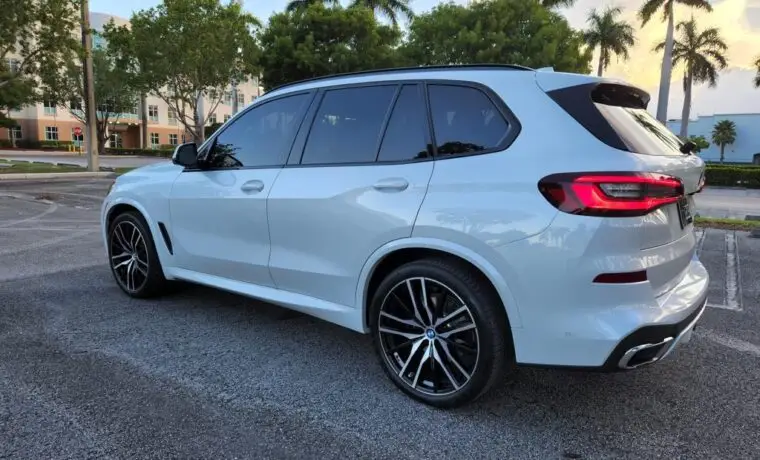 BMW X5 M – White on Brown
