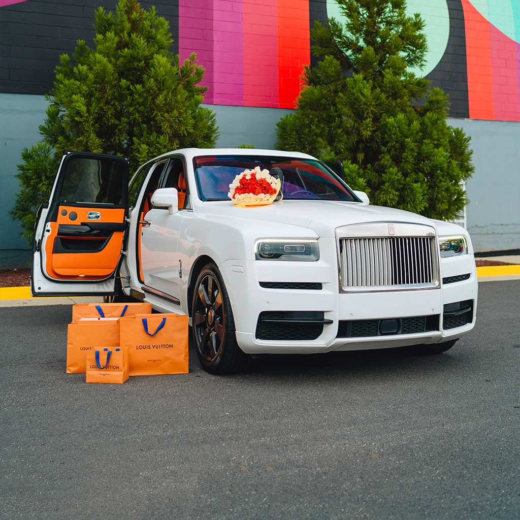 Rolls-Royce Cullinan — Arctic White on Mandarin & Black